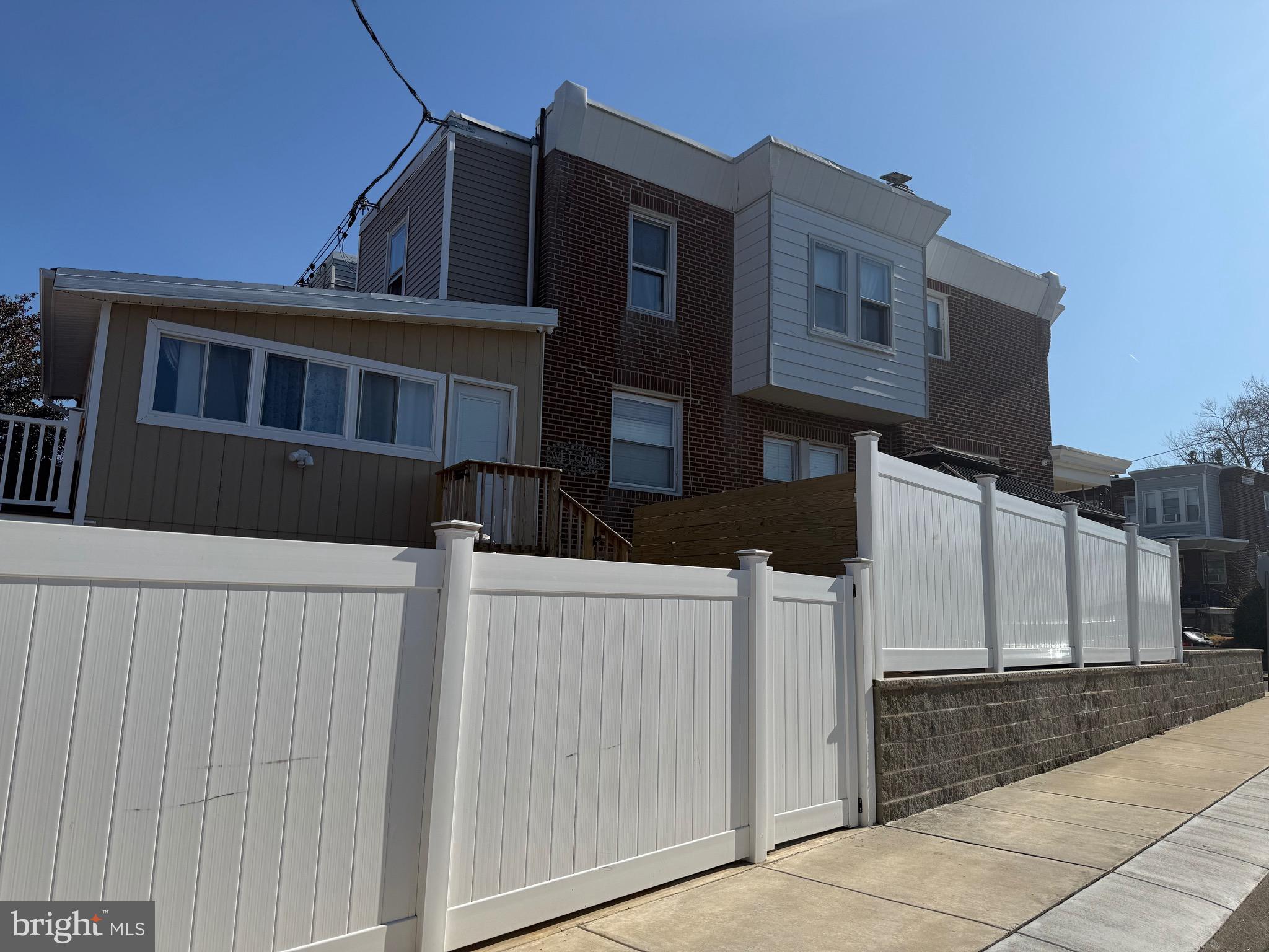 345 Stevens Street Philadelphia, PA 19111 - Photo 4 of 21 private fencing