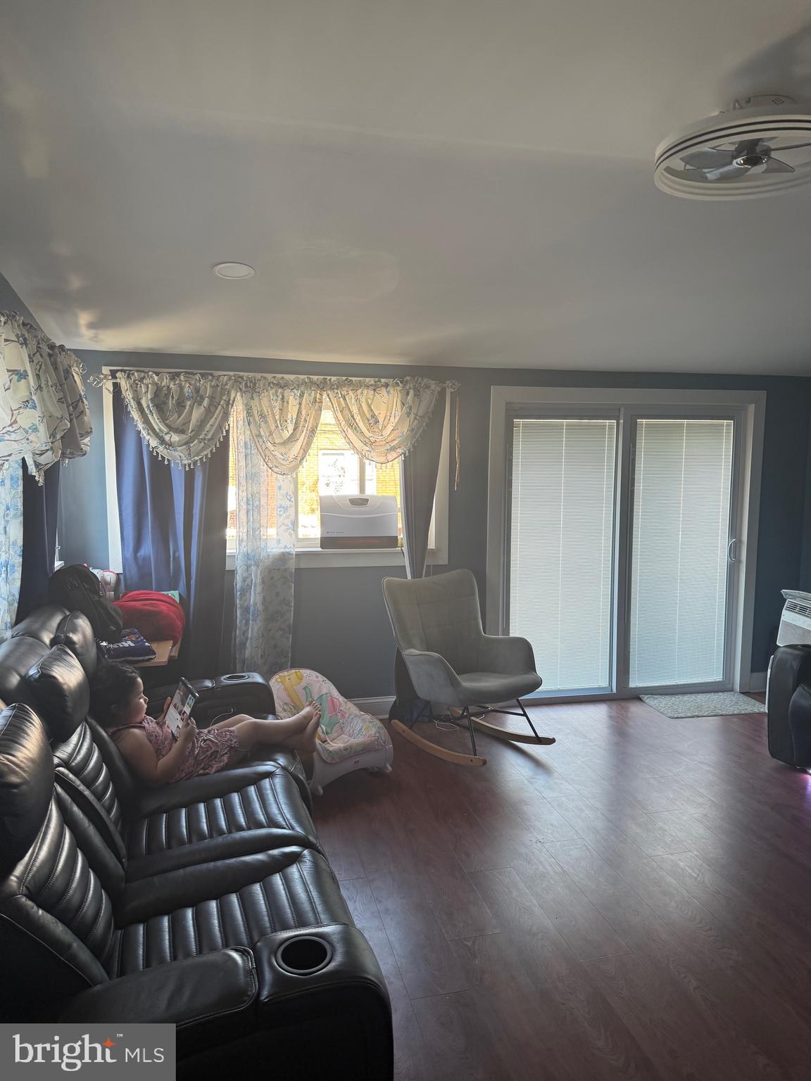 345 Stevens Street Philadelphia, PA 19111 - Photo 6 of 21 family room
