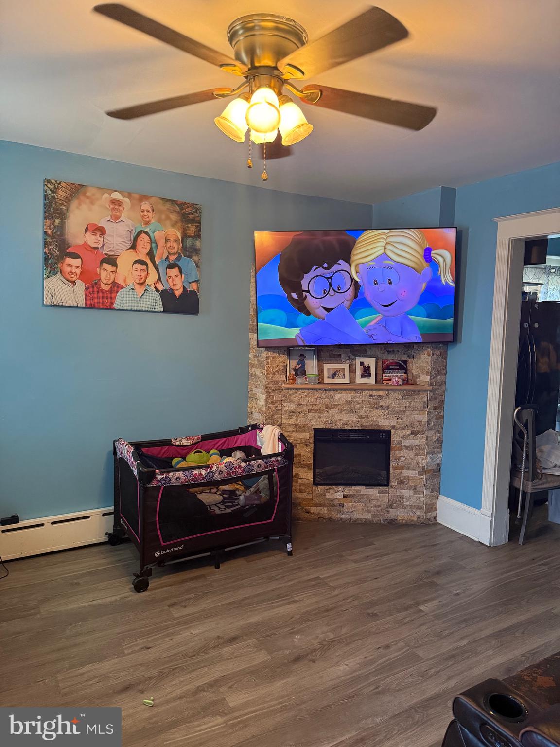 345 Stevens Street Philadelphia, PA 19111 - Photo 7 of 21 living room