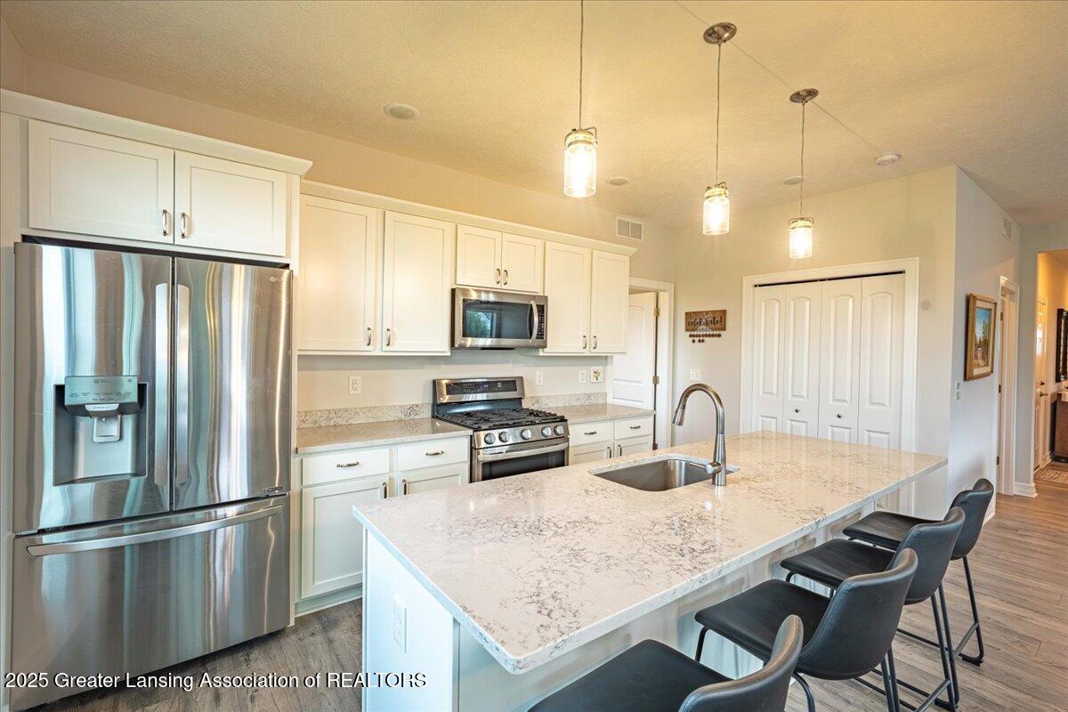 3961 Mustang Road East Lansing, MI 48823 - Photo 8 of 37 08-DSC06935-HDR