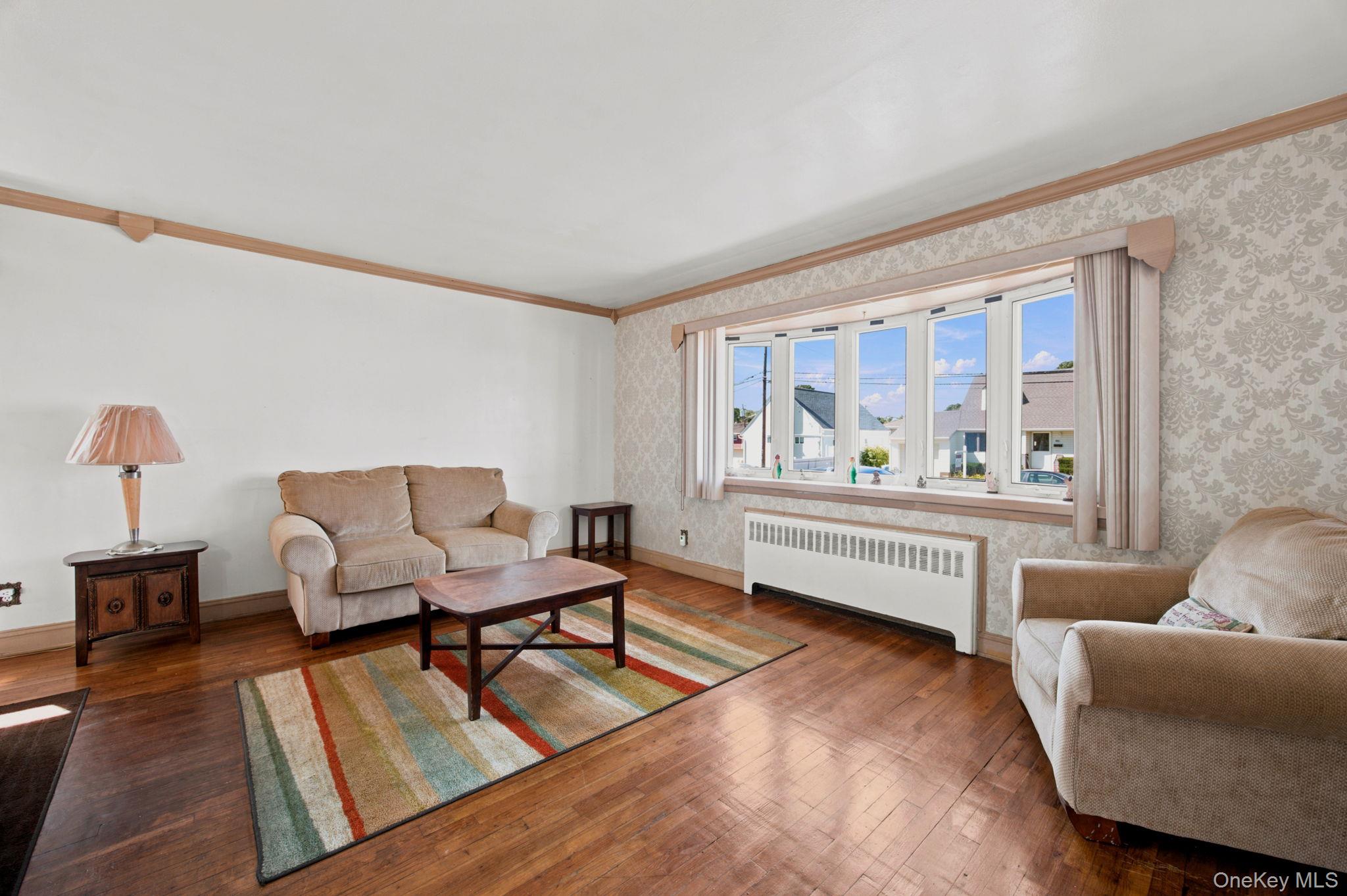 983 Cayuga Road West Hempstead, NY 11552 - Photo 3 of 18 Gallery Image 3
