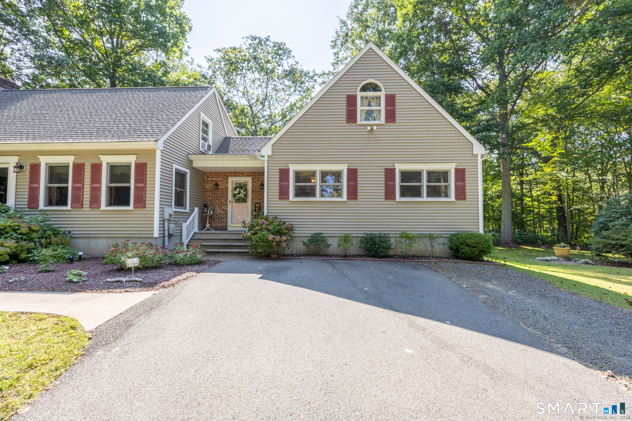 7 Stephens Court Clinton, CT 06413 - Photo 2 of 23