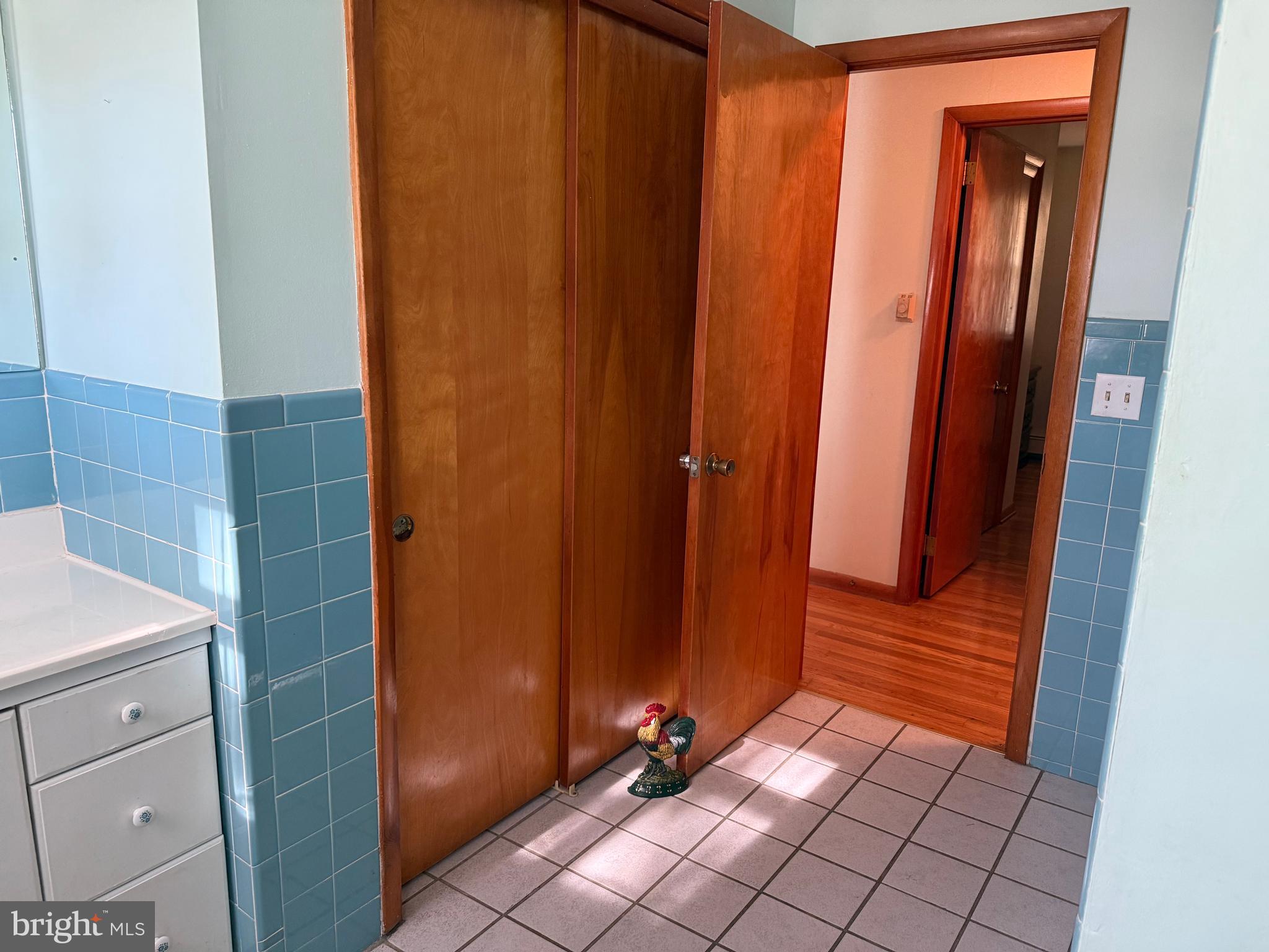 405 Parvin Mill Road Bridgeton, NJ 08302 - Photo 15 of 28 a view of a bathroom with mirror and window