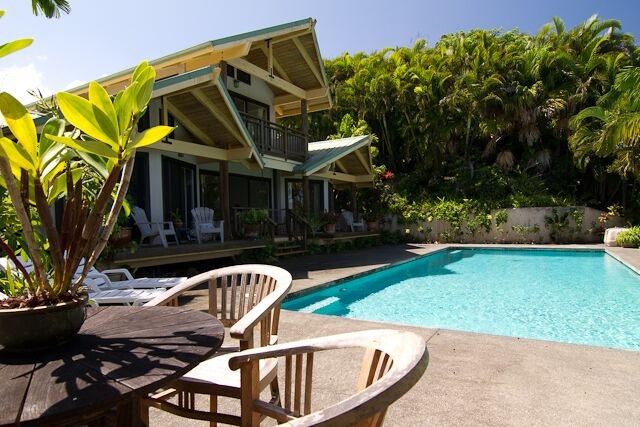 47 Door Of Faith Road Haiku, HI 96708 - Photo 5 of 30 a patio with a yard