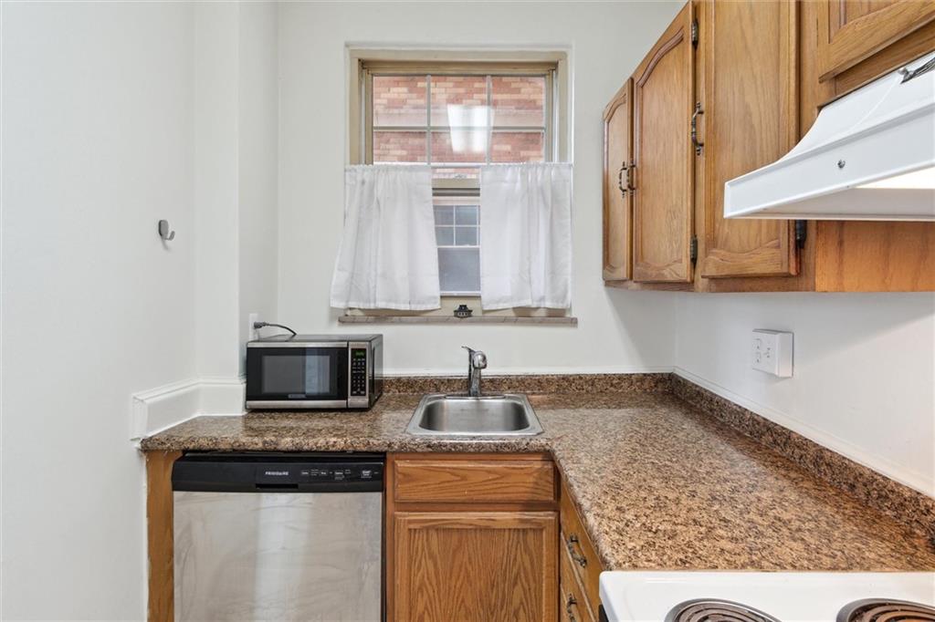 144 North Dithridge Street, Unit 701 Pittsburgh, PA 15213 - Photo 7 of 14