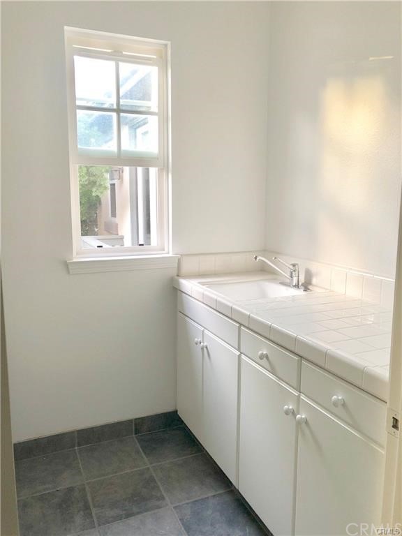 5 Modesto Irvine, CA 92602 - Photo 19 of 22 Laundry Room