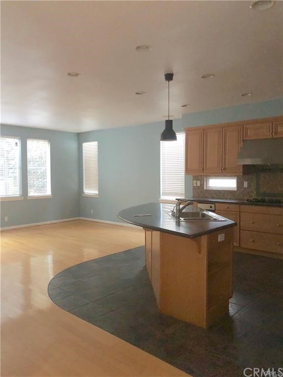 5 Modesto Irvine, CA 92602 - Photo 9 of 22 Kitchen/Living Area