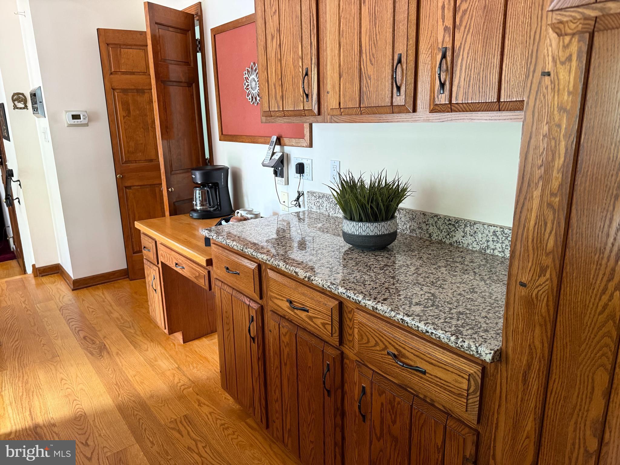 773 Beatty View Road Springfield, PA 19064 - Photo 20 of 66 Granite countertops & desk area