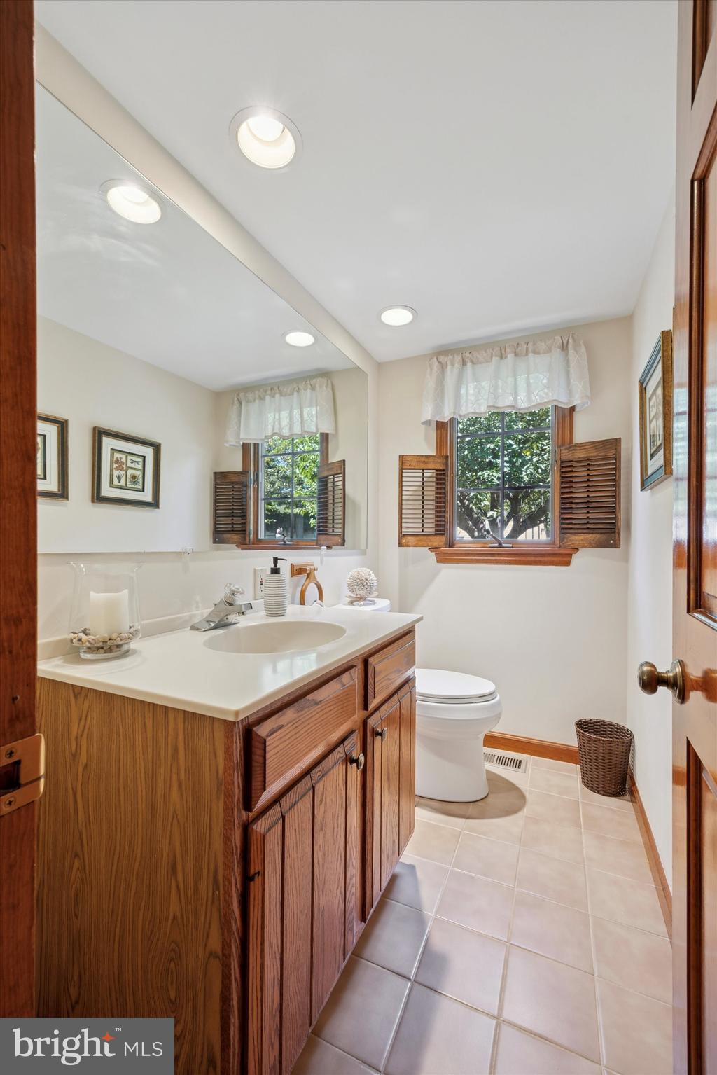 773 Beatty View Road Springfield, PA 19064 - Photo 29 of 66 1st Floor powder room