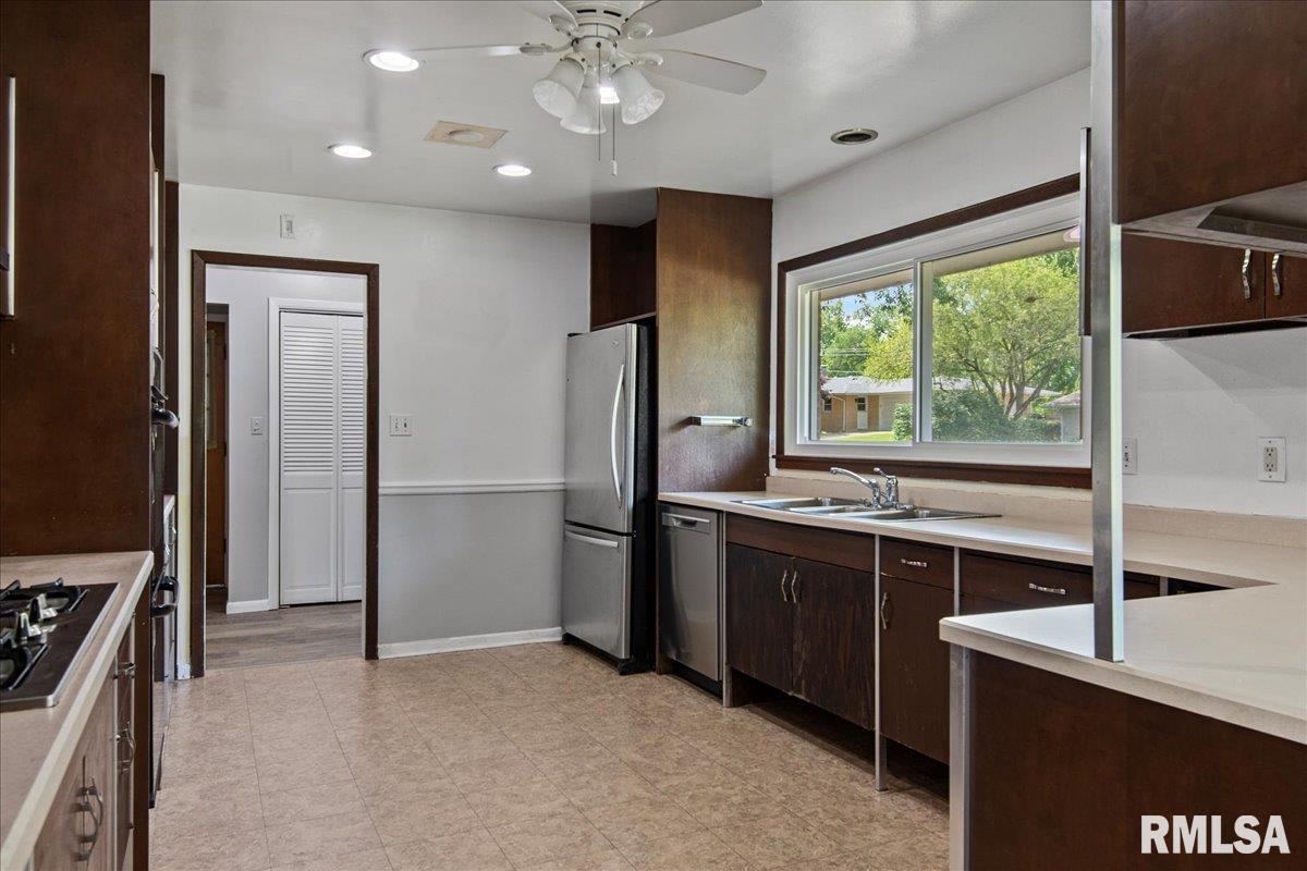 31 Top Hill Lane Springfield, IL 62704 - Photo 17 of 46