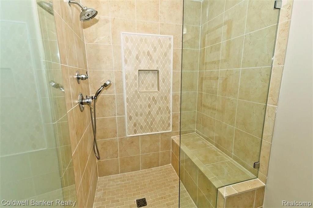 23735 Ravineview Court Bingham Farms, MI 48025 - Photo 14 of 28
