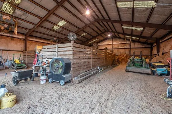 a view of a house with backyard and trees