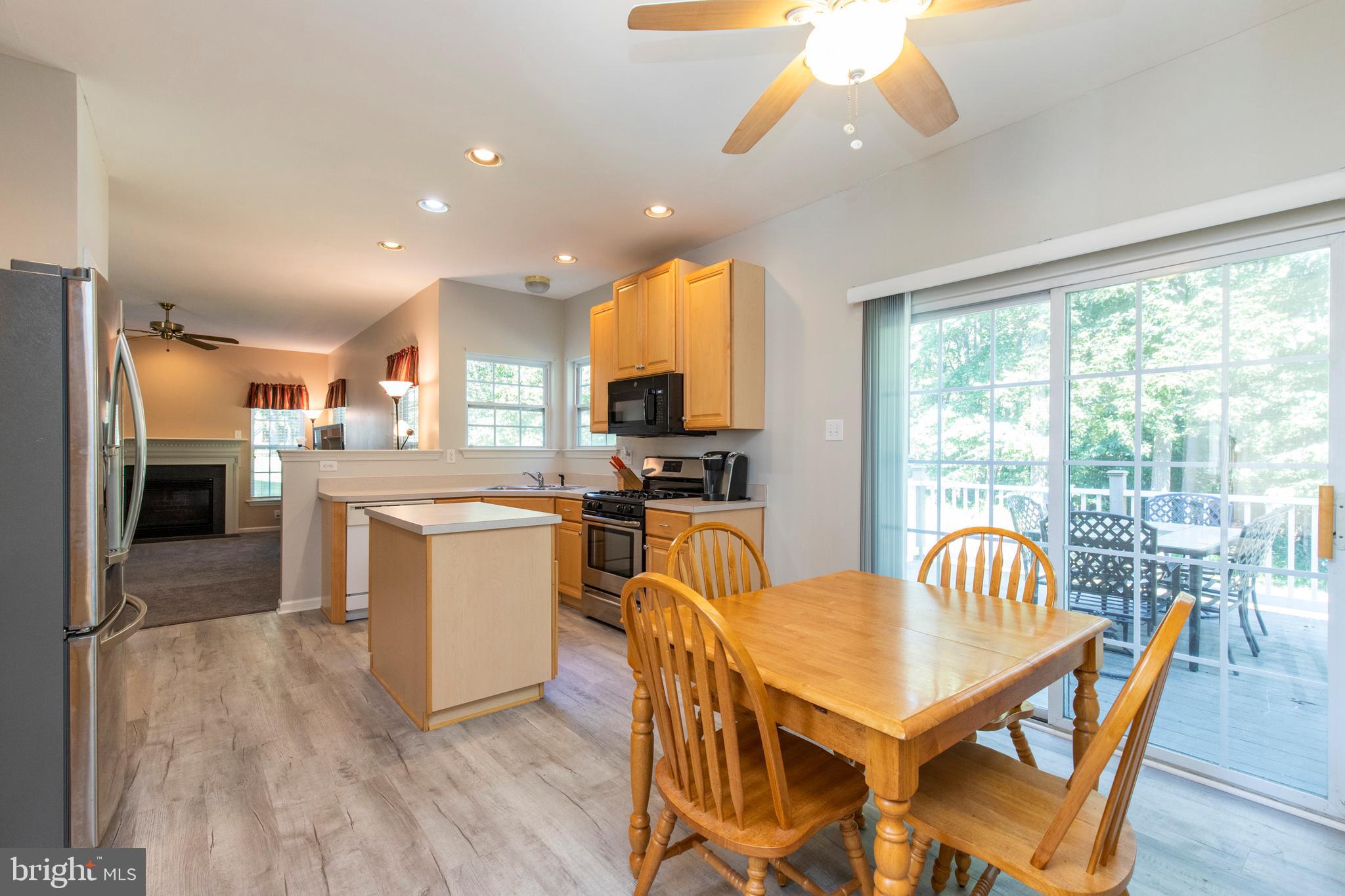 157 Milbury Road Coatesville, PA 19320 - Photo 7 of 32 Kitchen with eat in area