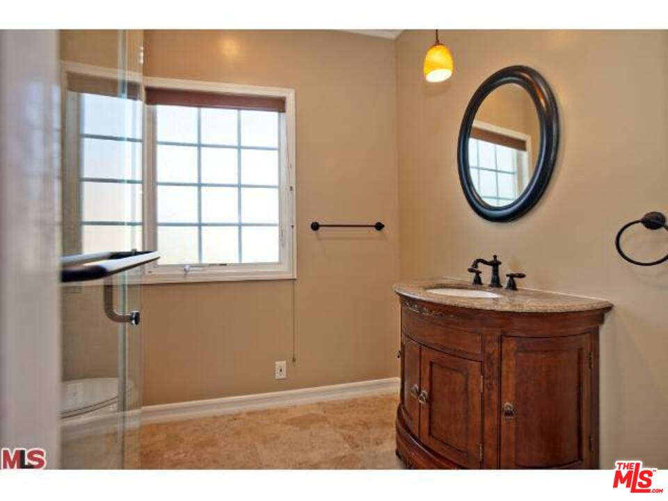 10513 Northvale Road Los Angeles, CA 90064 - Photo 11 of 17