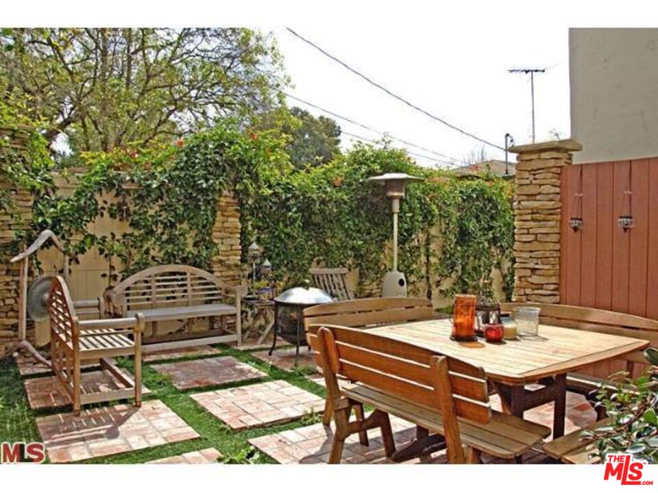 10513 Northvale Road Los Angeles, CA 90064 - Photo 13 of 17