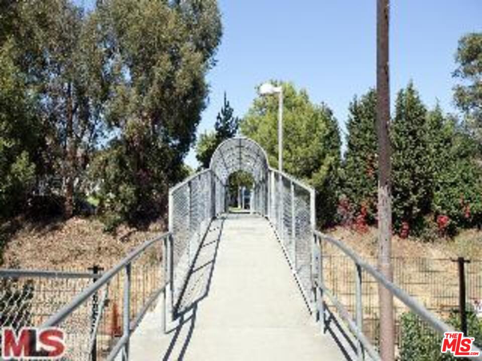 10513 Northvale Road Los Angeles, CA 90064 - Photo 16 of 17