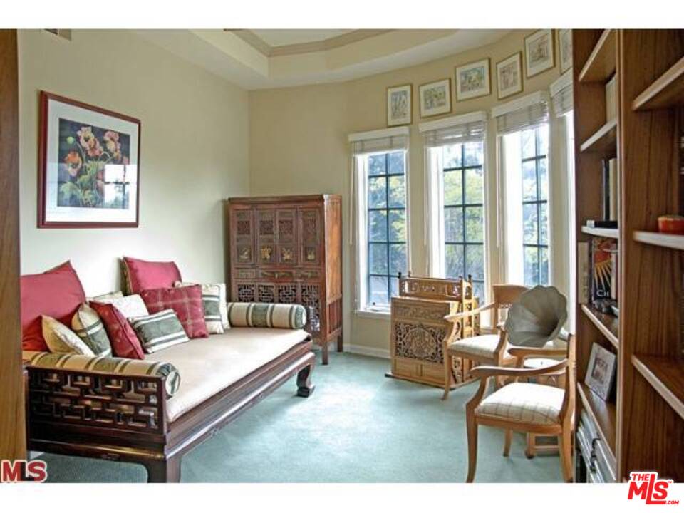 10513 Northvale Road Los Angeles, CA 90064 - Photo 3 of 17