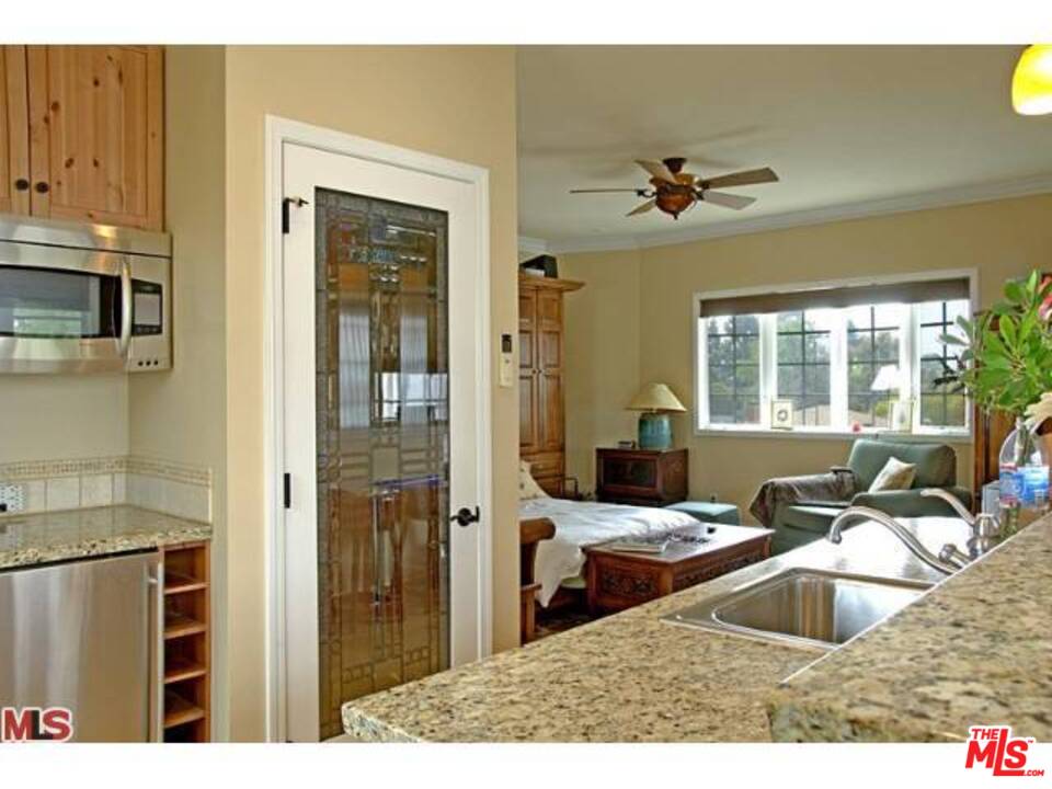 10513 Northvale Road Los Angeles, CA 90064 - Photo 6 of 17