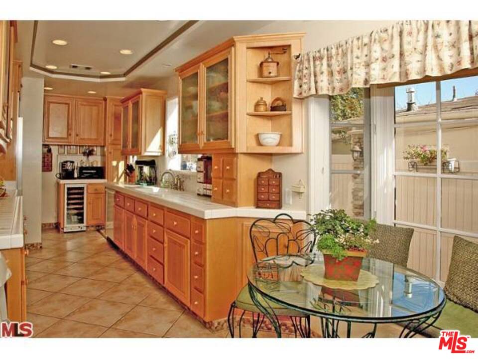10513 Northvale Road Los Angeles, CA 90064 - Photo 7 of 17