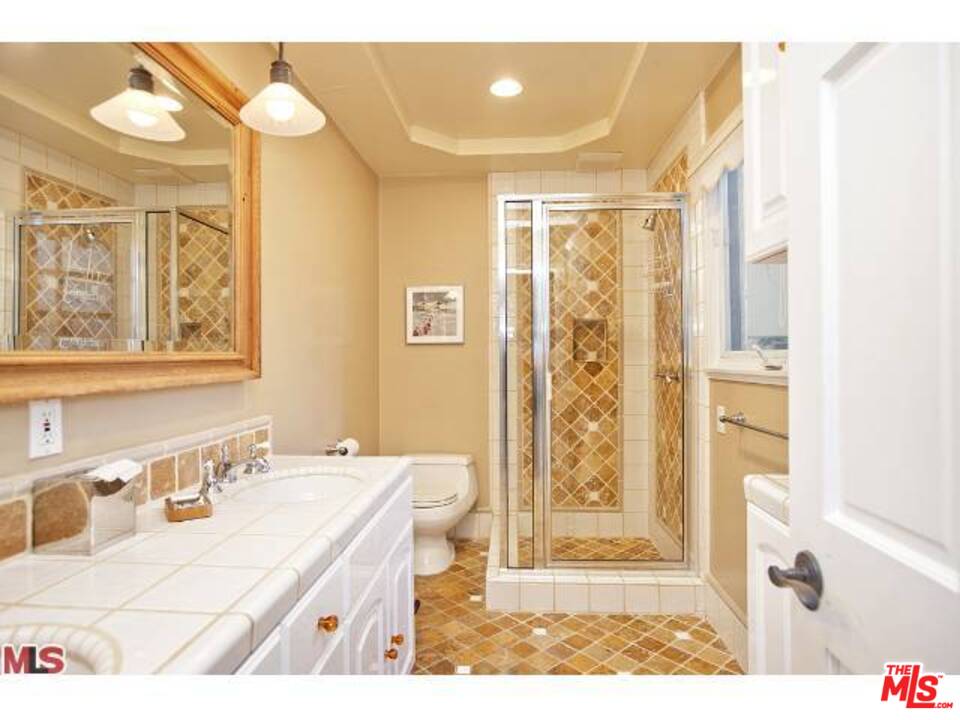 10513 Northvale Road Los Angeles, CA 90064 - Photo 9 of 17