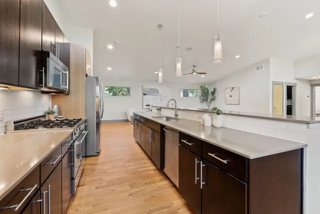 a view of a livingroom with furniture