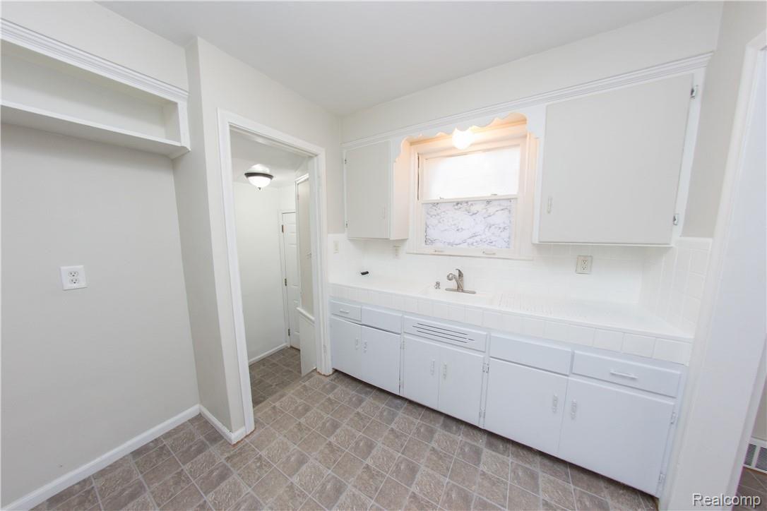 13437 Toepfer Road Warren, MI 48089 - Photo 15 of 57 kitchen-9.jpg