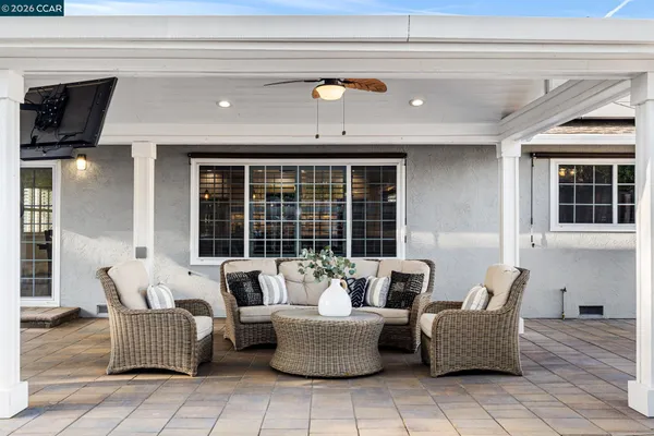 $950,000 | 3875 Logan Court, Concord, CA 94519