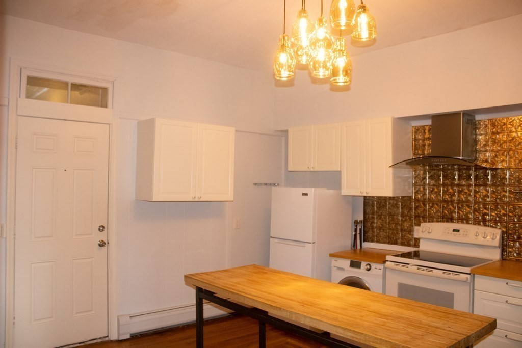 356 Maple Street, Unit R Holyoke, MA 01040 - Photo 11 of 15 Gallery Image 11