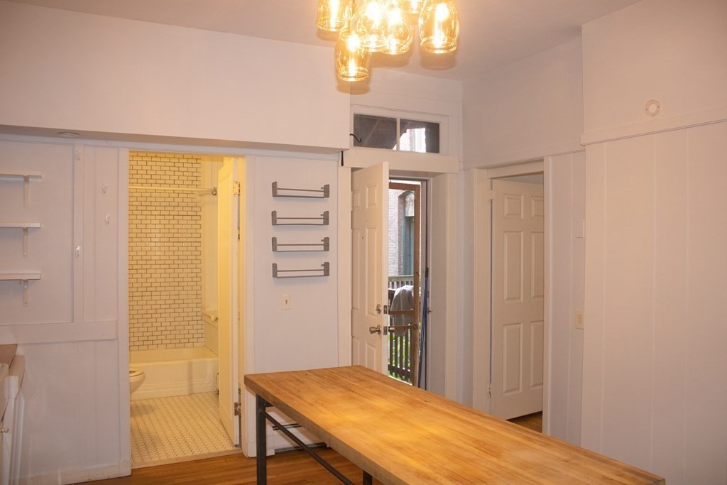 356 Maple Street, Unit R Holyoke, MA 01040 - Photo 12 of 15 Gallery Image 12