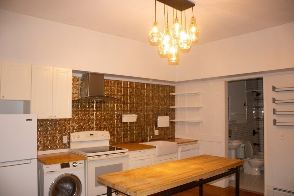 356 Maple Street, Unit R Holyoke, MA 01040 - Photo 2 of 15 Gallery Image 2