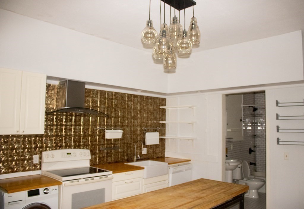 356 Maple Street, Unit R Holyoke, MA 01040 - Photo 3 of 15 Gallery Image 3