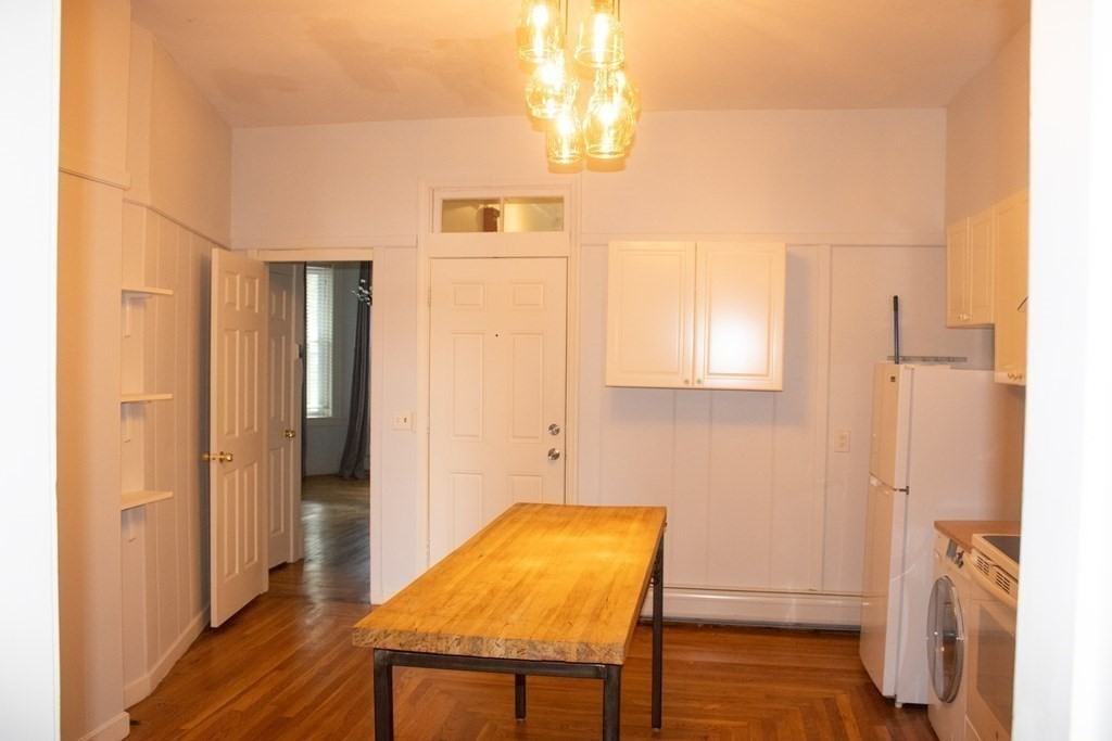 356 Maple Street, Unit R Holyoke, MA 01040 - Photo 4 of 15 Gallery Image 4