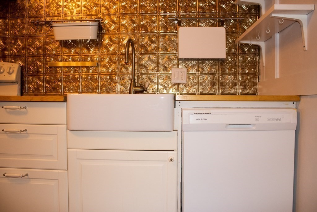 356 Maple Street, Unit R Holyoke, MA 01040 - Photo 6 of 15 Gallery Image 6