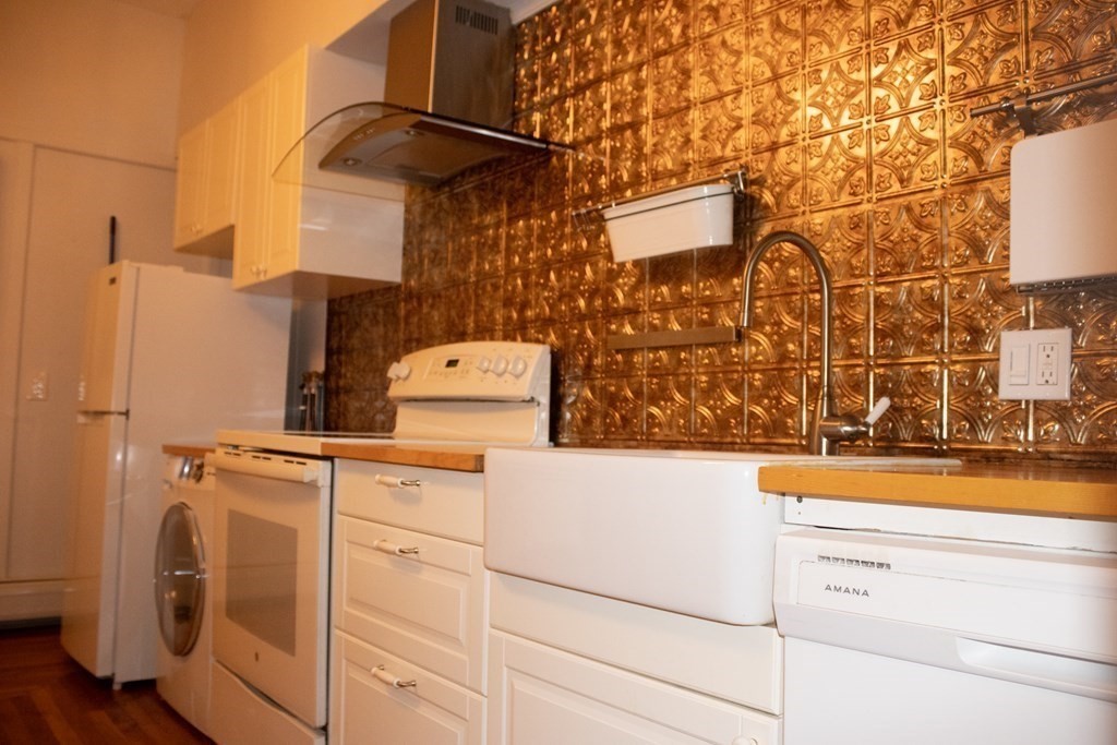 356 Maple Street, Unit R Holyoke, MA 01040 - Photo 8 of 15 Gallery Image 8