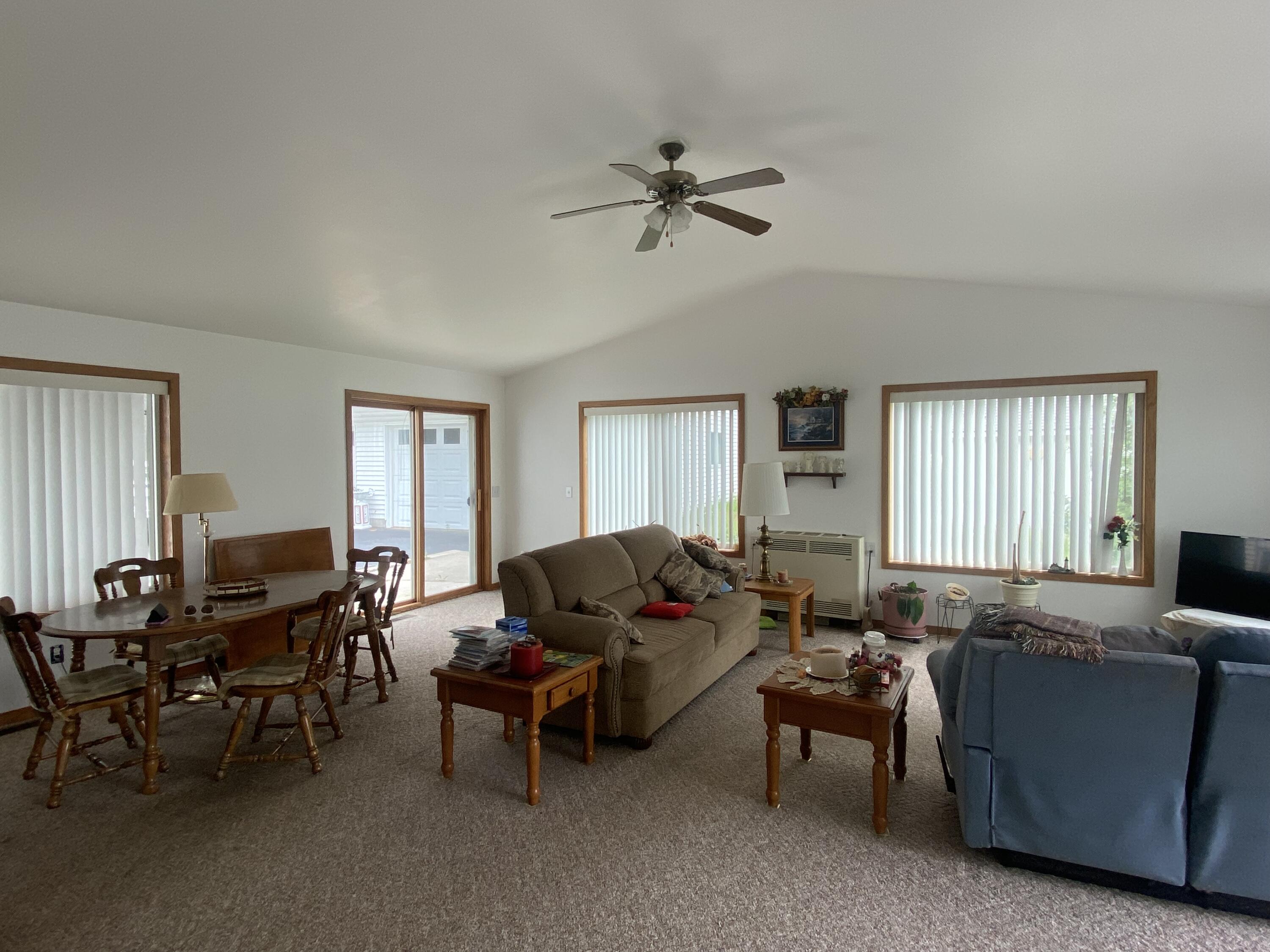 7 East Piney Road Manistee, MI 49660 - Photo 3 of 12 Vaulted living room