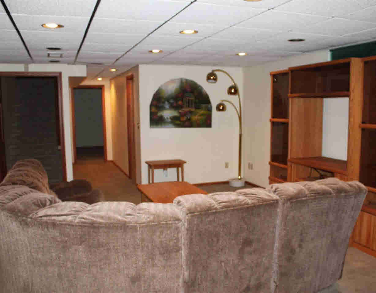 1030 North Linden Road Flint, MI 48532 - Photo 36 of 57 21304686-35.JPG