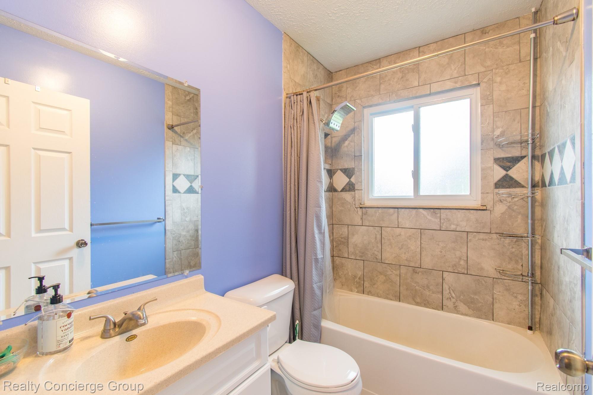 7533 Crofoot Road Fowlerville, MI 48836 - Photo 12 of 27 Crofoot-102.jpg