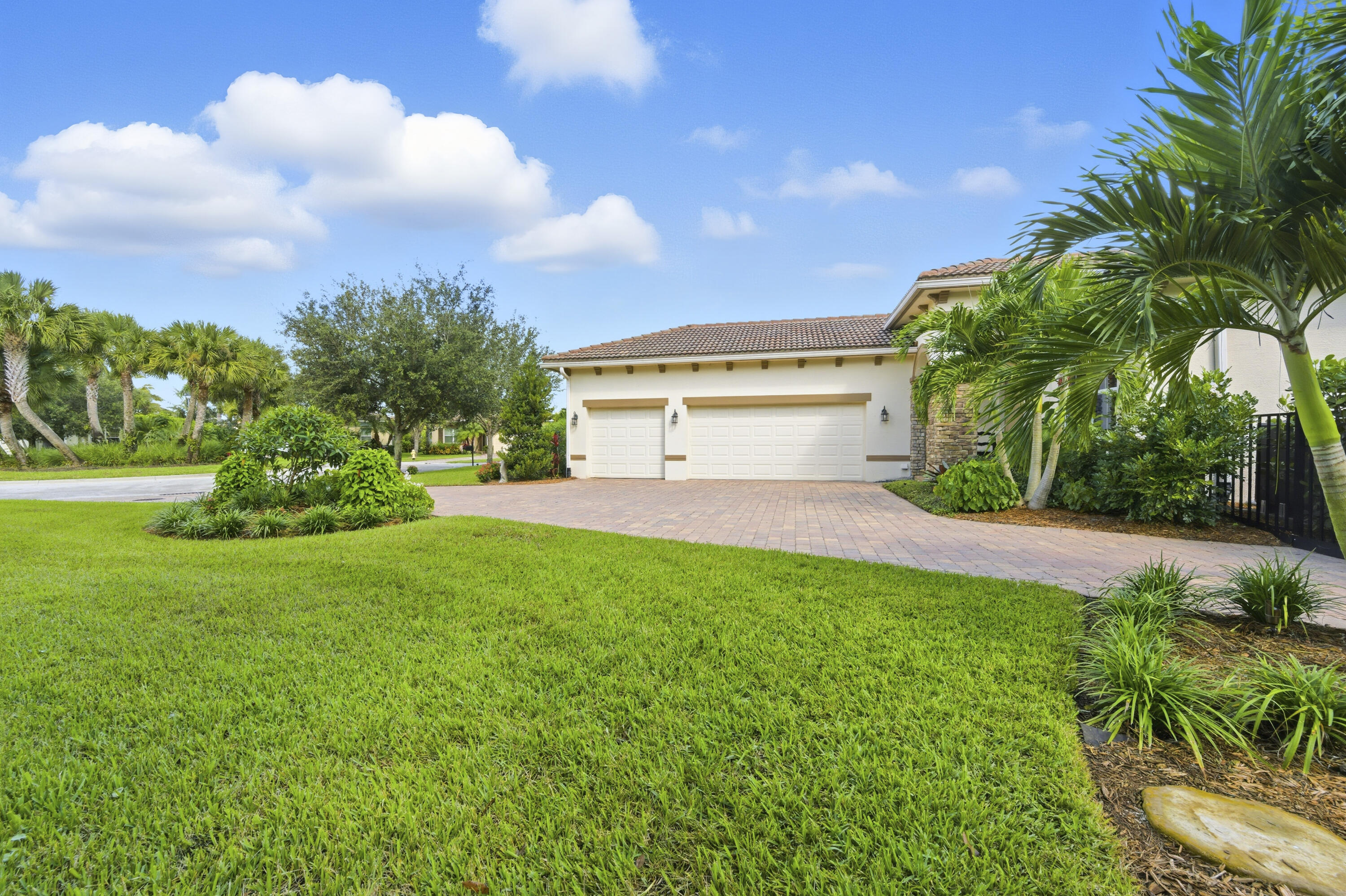 1016 Southwest Triste Way Stuart, FL 34997 - Photo 3 of 41 Side yard view