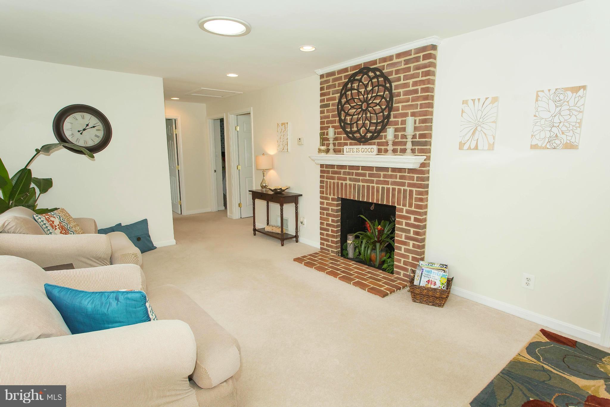 8826 Cooper Road Alexandria, VA 22309 - Photo 12 of 27 Living Room