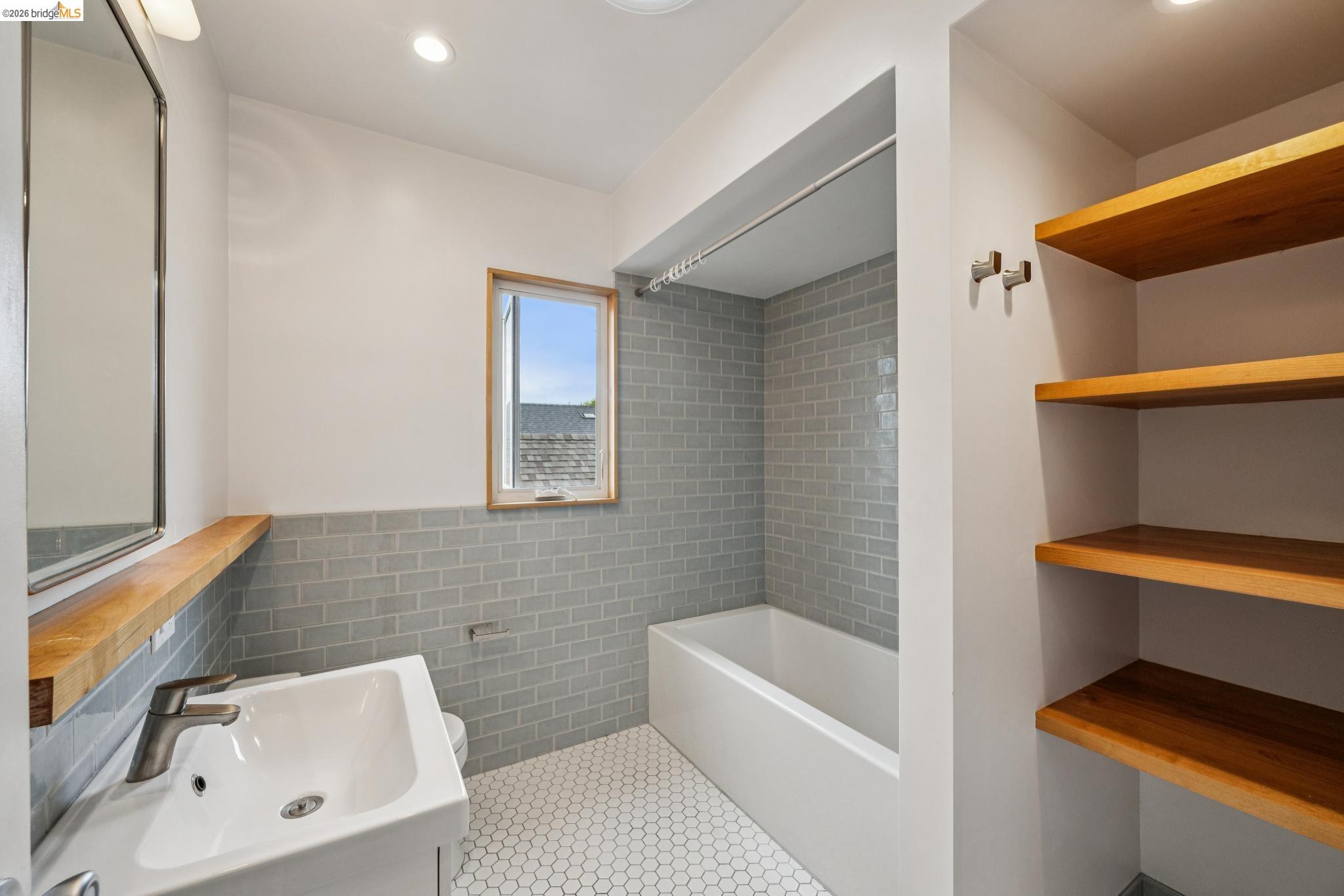 2140 Woolsey Street Berkeley, CA 94705 - Photo 17 of 40