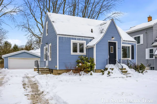 $309,900 | 803 South Griffin Street, Grand Haven, MI 49417