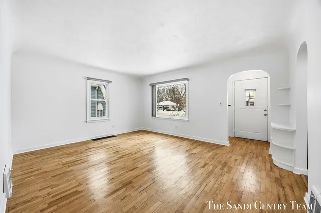 $309,900 | 803 South Griffin Street, Grand Haven, MI 49417