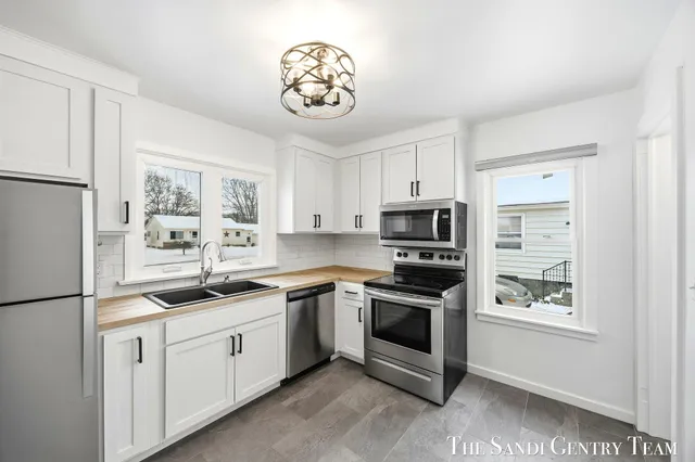 $309,900 | 803 South Griffin Street, Grand Haven, MI 49417