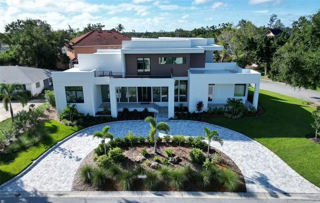 a view of a house with backyard and porch