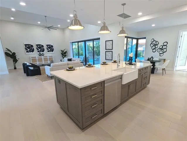 $2,690,000 | 2110 Michele Drive, Sarasota, FL 34231