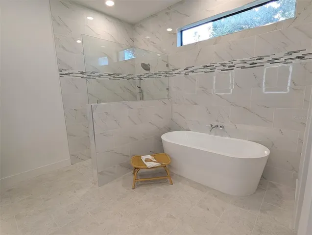 $2,690,000 | 2110 Michele Drive, Sarasota, FL 34231