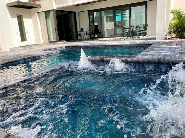 $2,690,000 | 2110 Michele Drive, Sarasota, FL 34231