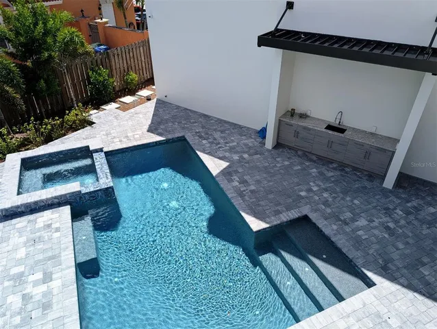 $2,690,000 | 2110 Michele Drive, Sarasota, FL 34231