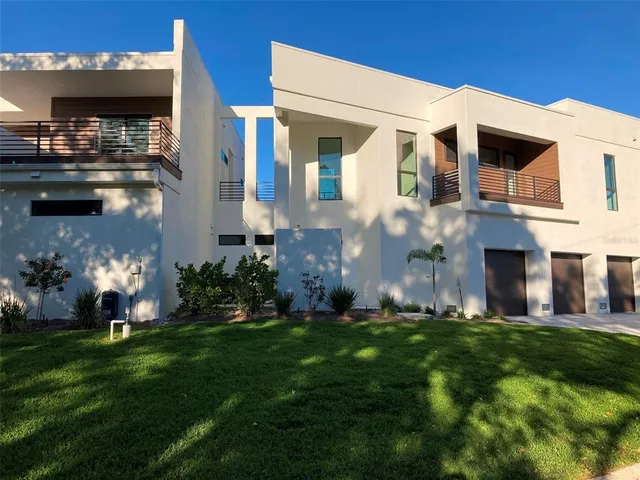 $2,690,000 | 2110 Michele Drive, Sarasota, FL 34231