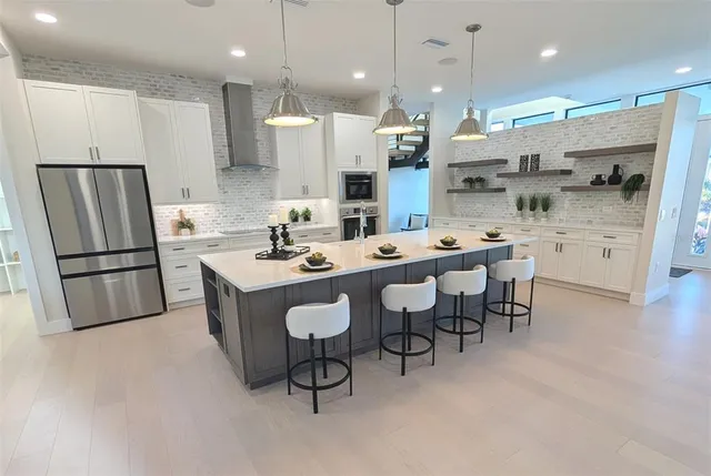 $2,690,000 | 2110 Michele Drive, Sarasota, FL 34231